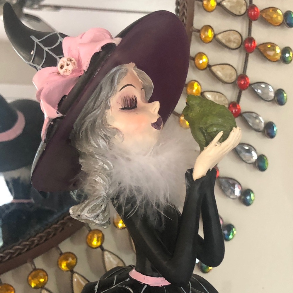 NEW - No Tags Witch Kissing Frog Halloween Decor